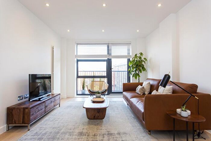 2 Bedroom Flat For Sale In Fairfield Road, London, E3