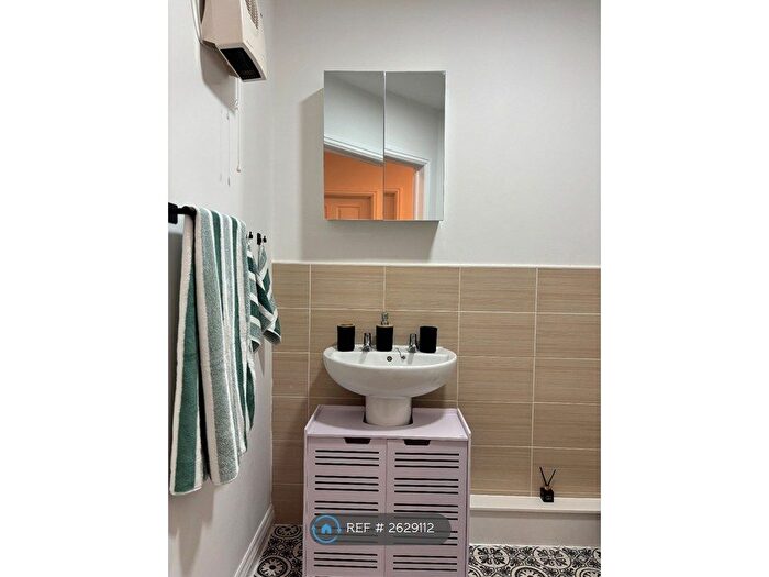 2 Bedroom Flat To Rent In Astley Brook Close, Bolton, BL1