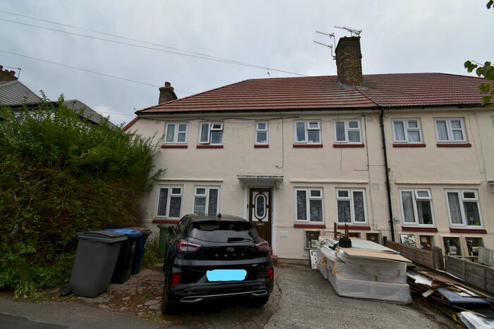 3 Bedroom Flat To Rent In Lyon Park Avenue, Wembley, HA0