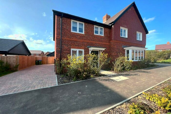 2 Bedroom Semi-Detached House To Rent In Oriel Road, Horsham, RH12
