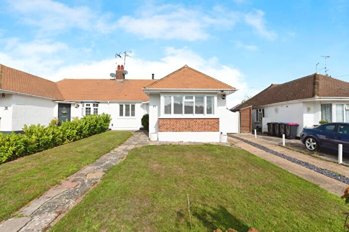 3 Bedroom Bungalow For Sale In Thorndon Park Drive, Leigh-on-Sea, Essex, SS9