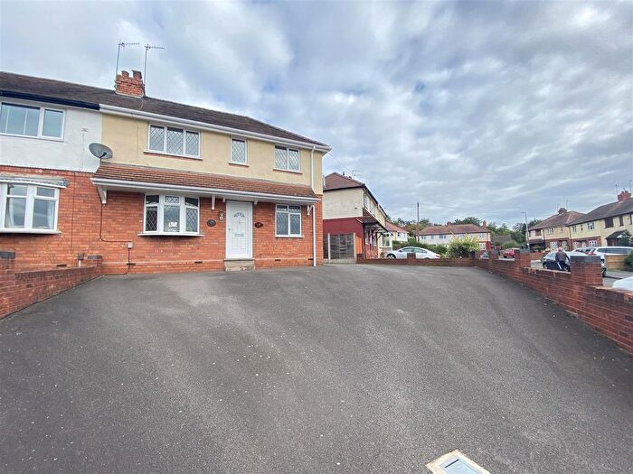 3 Bedroom Semi-Detached House To Rent In Mount Road, Wordsley, Stourbridge, West Midlands, DY8
