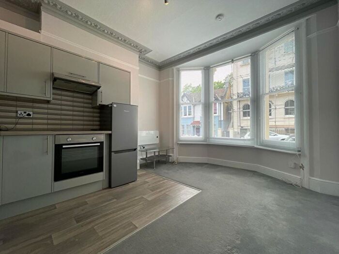 1 Bedroom Flat To Rent In Roundhill Crescent, Brighton, BN2