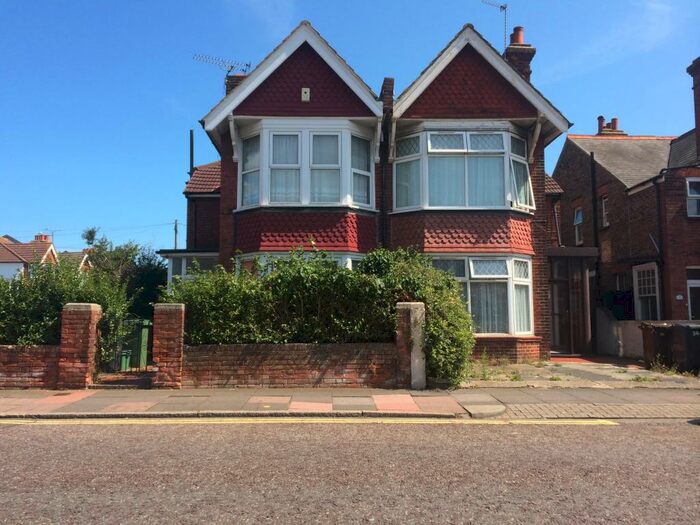 4 Bedroom Semi-Detached House To Rent In Cavendish Avenue, Eastbourne, BN22