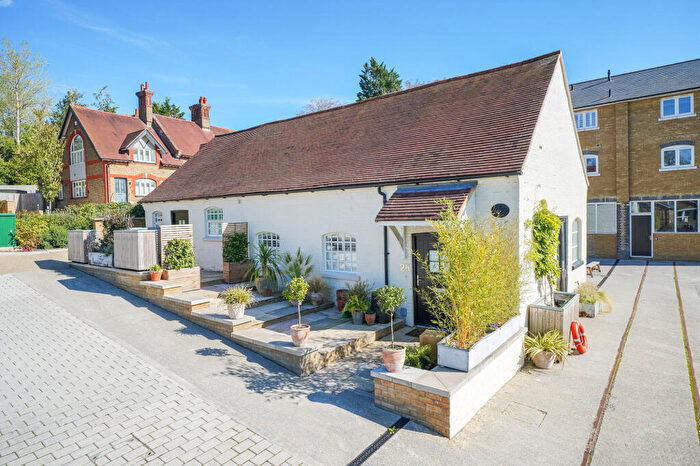 3 Bedroom Barn Conversion To Rent In Bulbourne Yard, Bulbourne, Tring, HP23