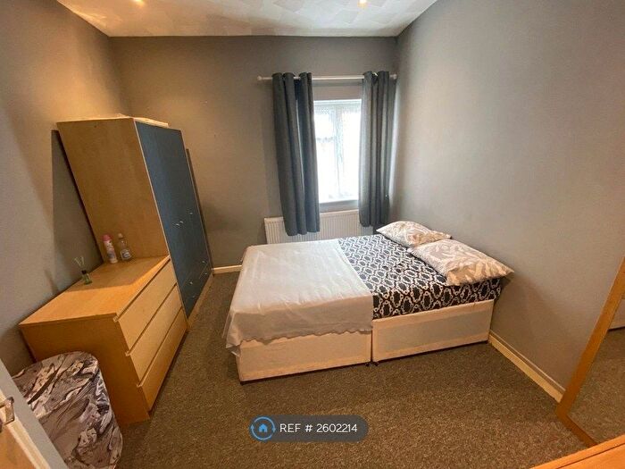 3 Bedroom Flat To Rent In Derby, Southampton, SO14