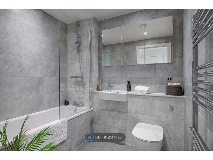 3 Bedroom Flat To Rent In Domain, Reading, RG1