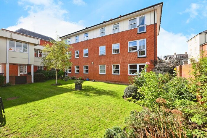 2 Bedroom Flat For Sale In Chauncy Court, Hertford, SG14