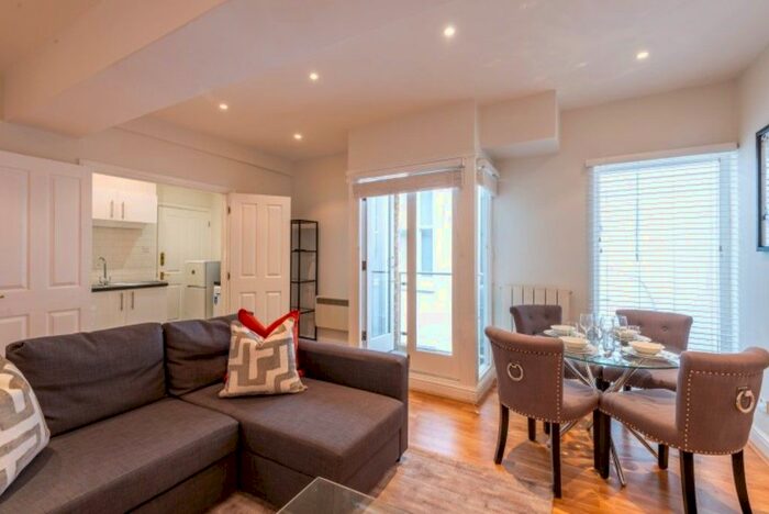 2 Bedroom Flat To Rent In Nottingham Place, Marylebone, W1U