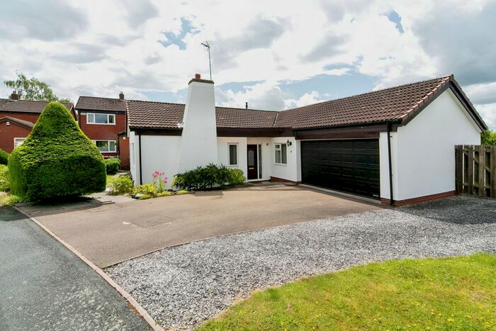 3 Bedroom Bungalow For Sale In Barony Way, Chester, Cheshire, CH4