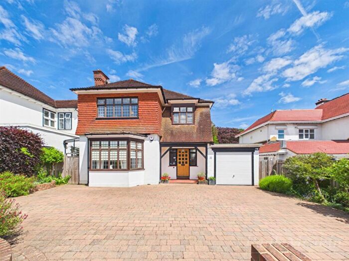 4 Bedroom Detached House For Sale In Onslow Gardens, Sanderstead, CR2