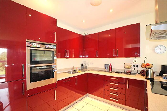 2 Bedroom Flat For Sale In Victoria Way, Woking, Surrey, GU21