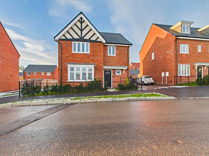 3 Bedroom Detached House For Sale In Greenkeepers Avenue, Beggarwood, Basingstoke, RG23