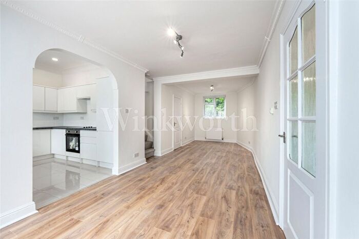 2 Bedroom Detached House To Rent In Wentworth Road, London, NW11