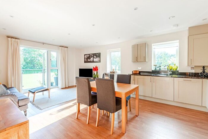 2 Bedroom Apartment For Sale In Nash Gardens, Redhill, RH1