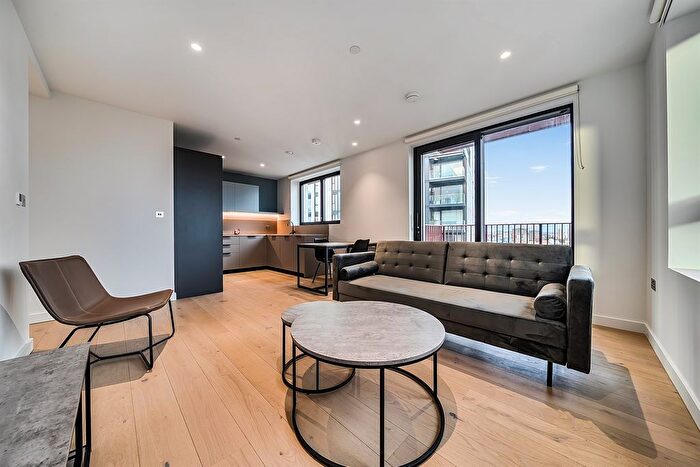 1 Bedroom Flat To Rent In Harbour Walk, Chandlers Avenue, Peninsula Gardens, Lower Riverside, Greenwich Peninsula, SE10