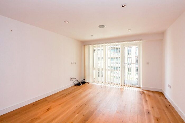 2 Bedroom Flat To Rent In Kew Bridge Road, Brentford, TW8