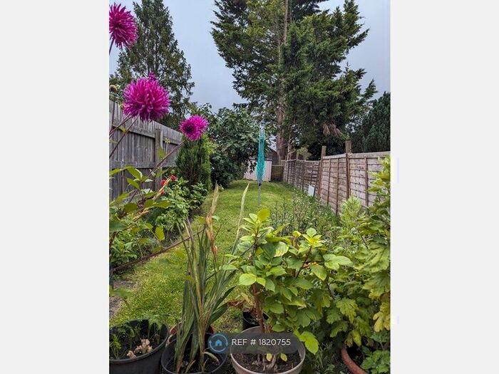 2 Bedroom Terraced House To Rent In West Street, Dunstable, LU6