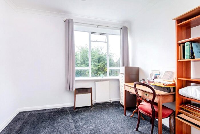 2 Bedroom Apartment To Rent In Willesden Lane, London, NW6