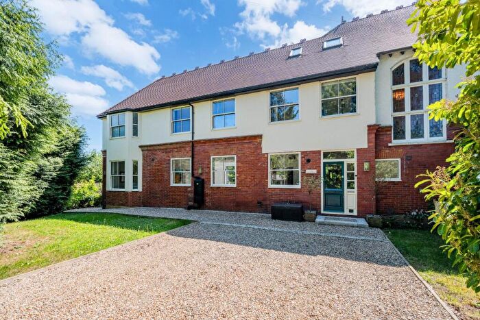 5 Bedroom House For Sale In Chapel Road, KT20