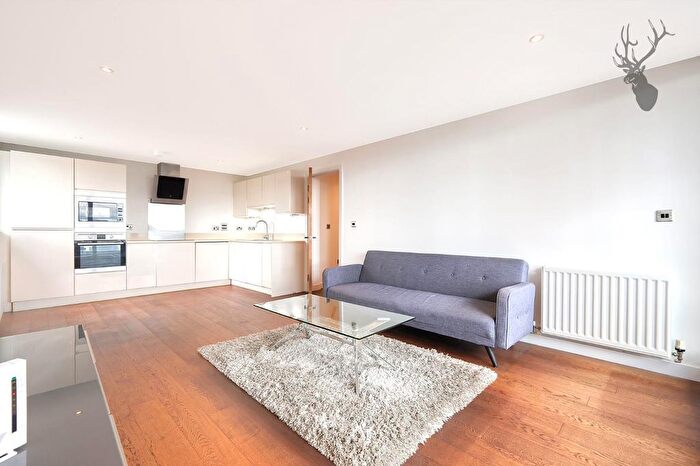 2 Bedroom Flat To Rent In Rainhill Way, Bow, E3