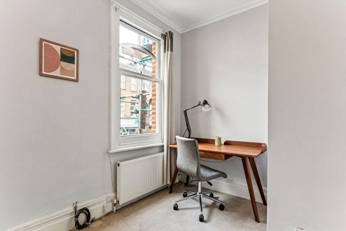 2 Bedroom Flat For Sale In Glengall Road, London, NW6
