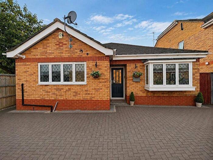3 Bedroom Detached Bungalow For Sale In Heracles Close, Park Street, St. Albans, AL2