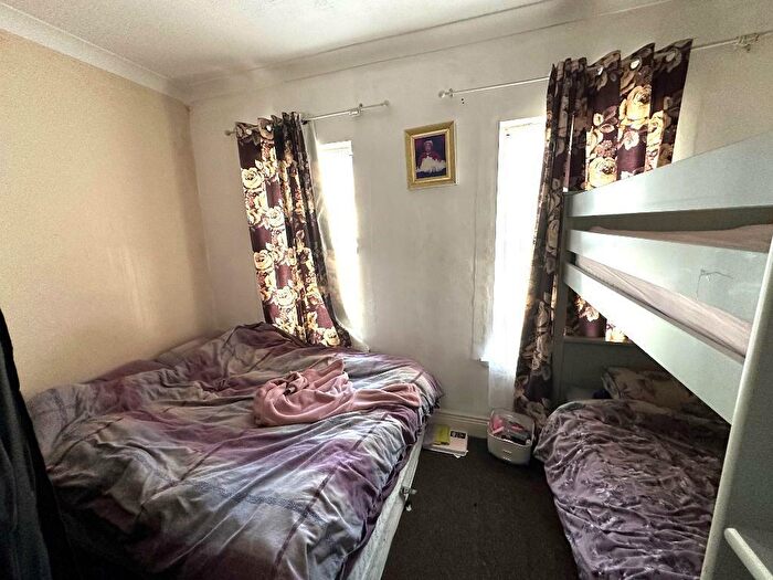 2 Bedroom Terraced House For Sale In Saxon Road, Biscot, Luton