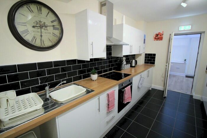 5 Bedroom Terraced House To Rent In Woodlands Road, Doncaster, South Yorkshire, DN6