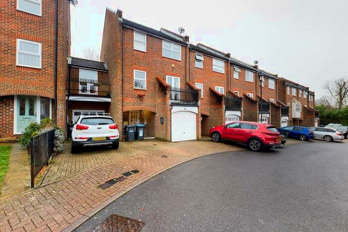 5 Bedroom Town House To Rent In East Grinstead, West Sussex, RH19