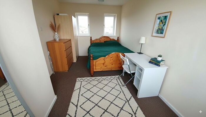 5 Bedroom Flat To Rent In Carlton Vale, London, NW6