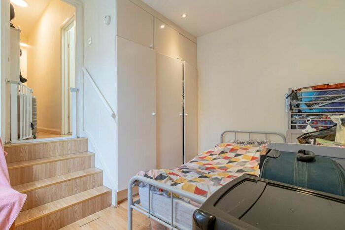 1 Bedroom Flat To Rent In High Street, High Barnet, EN5