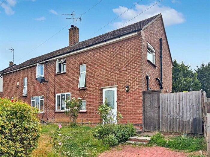3 Bedroom Semi-Detached House For Sale In Kent Road, Wellingborough, NN8