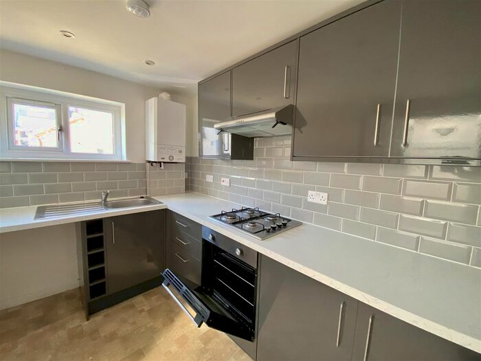 2 Bedroom Flat To Rent In Park Road North, Ashford, TN24