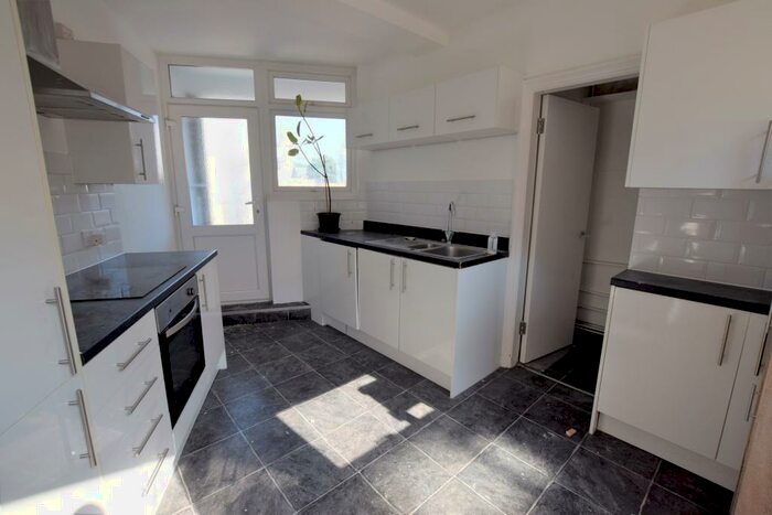 2 Bedroom Flat To Rent In Richmond Hill, Bournemouth, BH2