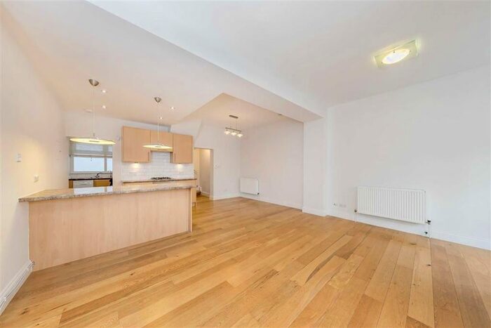 2 Bedroom Property To Rent In Brunswick Mews, London, W1H