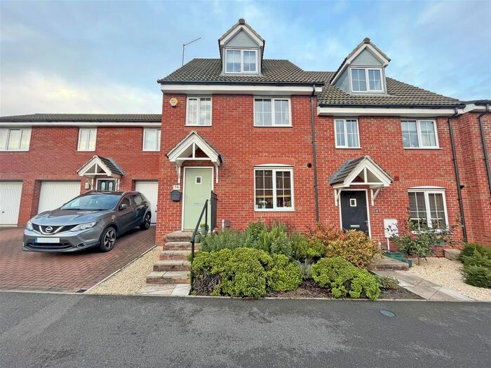 3 Bedroom Town House To Rent In Whitedale Road, Calverton, Nottingham, NG14