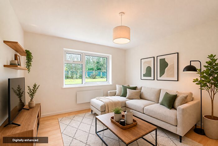 1 Bedroom Flat For Sale In Woodridings, Elgin Road, KT13