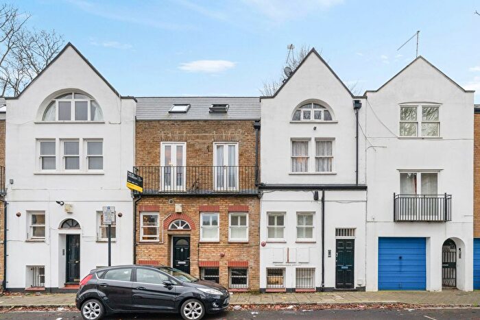 3 Bedroom Flat For Sale In Leigh Road, London, N5