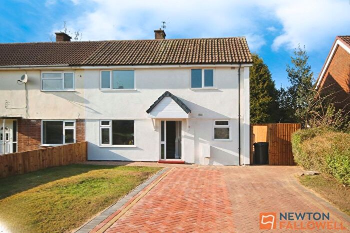 3 Bedroom Semi-Detached House To Rent In Hawthorne Road, Essington, WV11