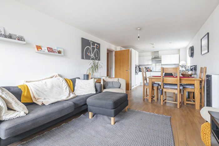 2 Bedroom Flat To Rent In Mildmay Avenue, Islington, N1