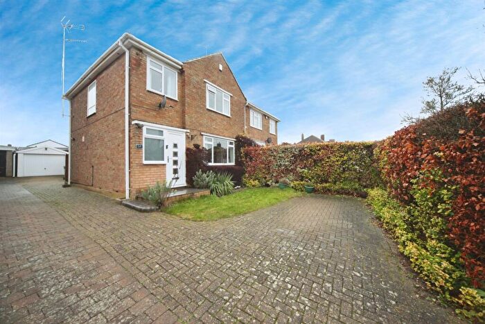 3 Bedroom Detached House For Sale In Cranbrook Drive, Luton, LU3