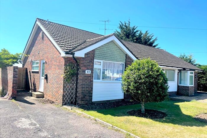 2 Bedroom Bungalow To Rent In New Road, Worthing, West Sussex, BN13