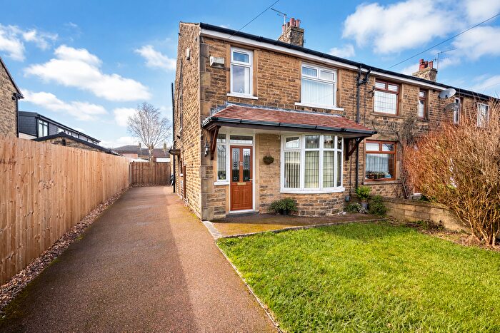 3 Bedroom End Terrace House For Sale In Crestville Road, Clayton, Bradford, BD14