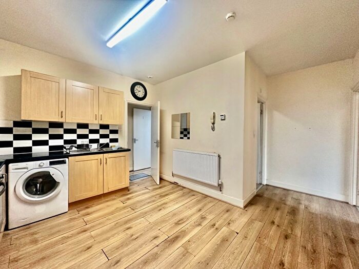 1 Bedroom Flat To Rent In Caxton Road, London, SW19