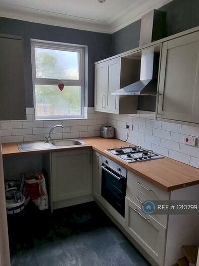 2 Bedroom Flat To Rent In London Road, Westcliff-On-Sea, SS0