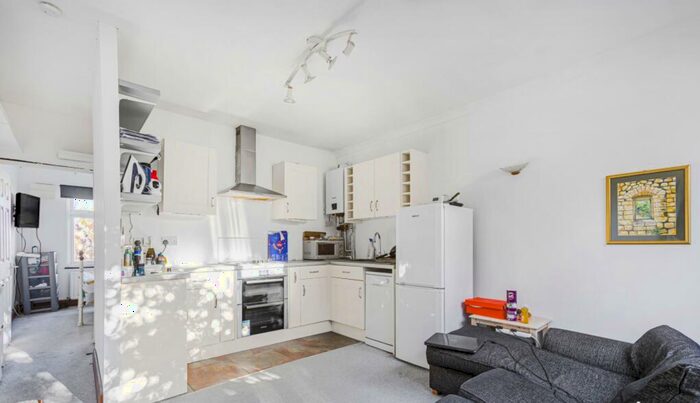 1 Bedroom Flat To Rent In The Rise, St.Albans, AL2