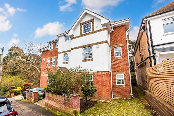 2 Bedroom Flat To Rent In Chine Edge, Alumdale Road, Bournemouth, BH4