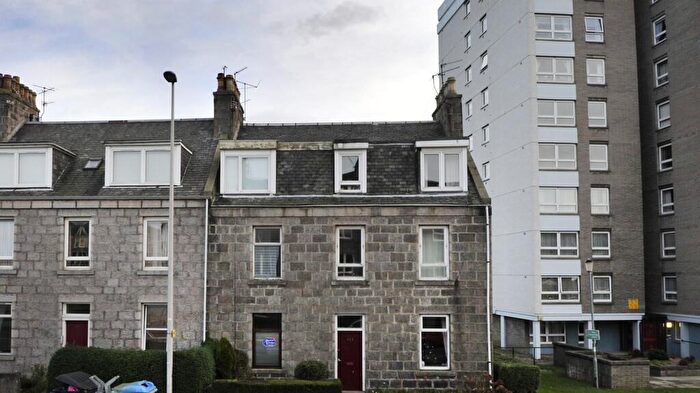 1 Bedroom Flat To Rent In Holburn Street, Ground Floor Left, Aberdeen, AB10