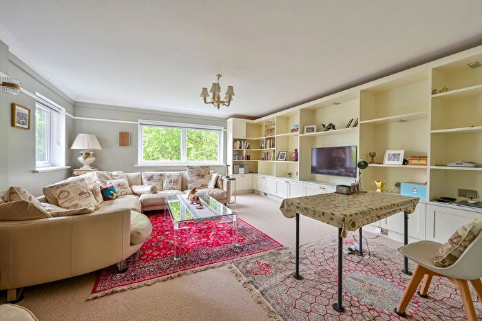 2 Bedroom Flat To Rent In Upper Richmond Road, London, West Putney, London, SW15